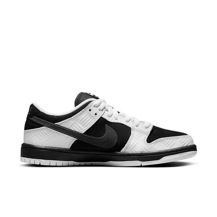 Nike SB Dunk Low TIGHTBOOTH