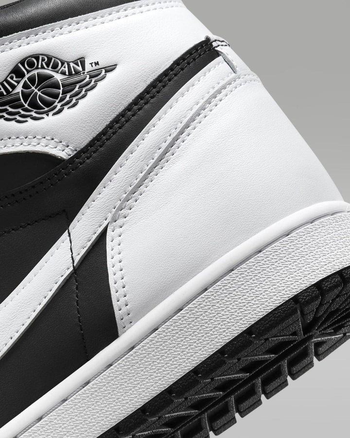 Air Jordan 1 Retro High OG "Black & White"