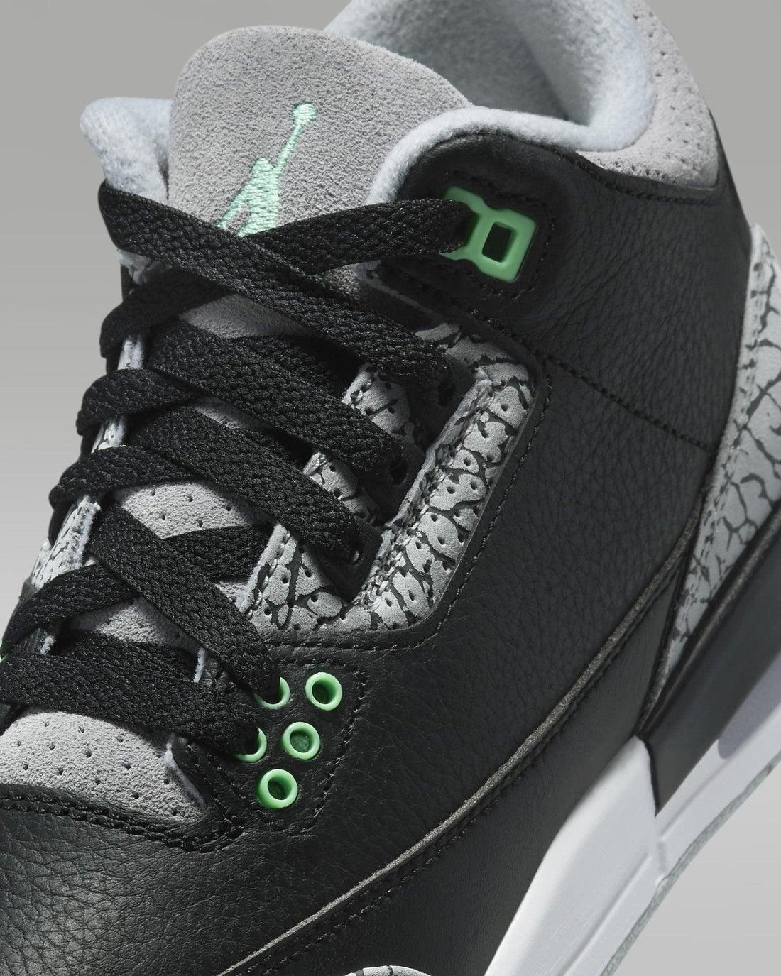 Air Jordan 3 Retro "Green Glow"